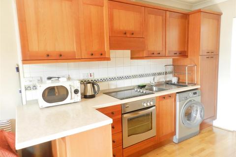 1 bedroom flat to rent, Meath Street, London SW11