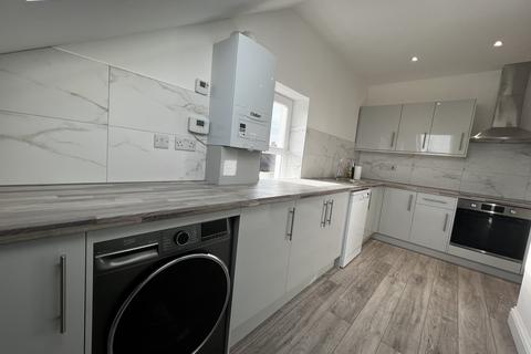 2 bedroom flat to rent, Heron Hill, Belvedere DA17