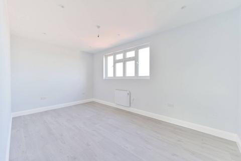 1 bedroom flat to rent, Central Road, Morden, SM4