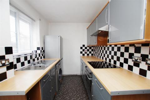 2 bedroom flat to rent, Bath Road, Swindon SN1