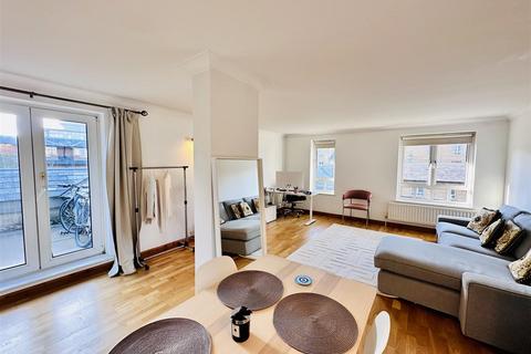 2 bedroom flat for sale, Hunter Lodge, London W9