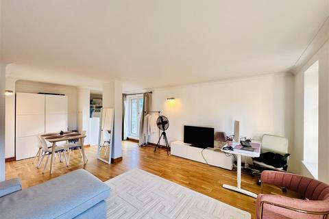 2 bedroom flat for sale, Hunter Lodge, London W9