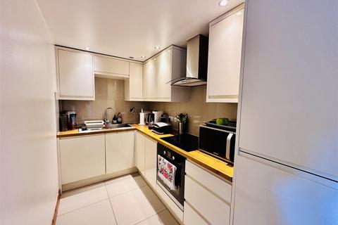 2 bedroom flat for sale, Hunter Lodge, London W9