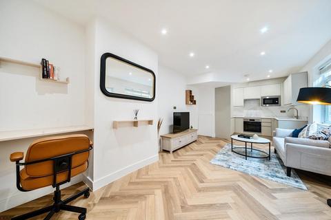 2 bedroom maisonette for sale, Merton Road, Earlsfield