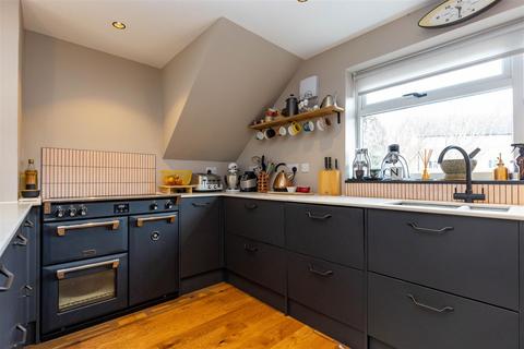 8 The Close, Hampton Lucy, Warwick, CV35 8AY