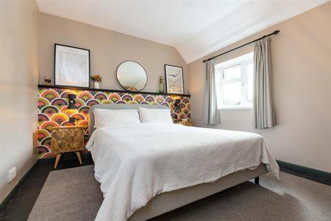 8 The Close, Hampton Lucy, Warwick, CV35 8AY