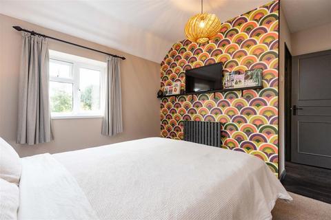 8 The Close, Hampton Lucy, Warwick, CV35 8AY