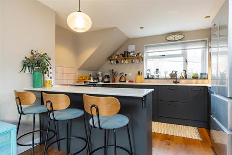 8 The Close, Hampton Lucy, Warwick, CV35 8AY