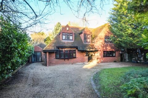 4 bedroom detached house for sale, Challacombe Close, Hutton Mount, Brentwood