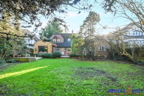 4 bedroom detached house for sale, Challacombe Close, Hutton Mount, Brentwood