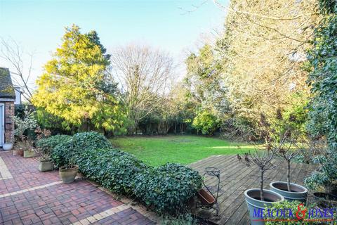 4 bedroom detached house for sale, Challacombe Close, Hutton Mount, Brentwood