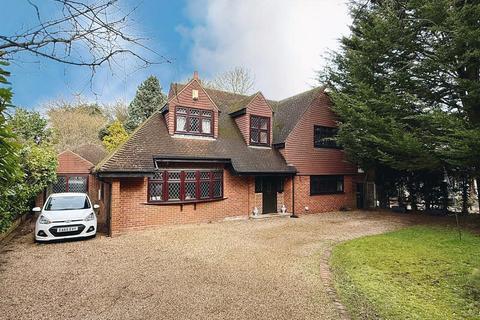 4 bedroom detached house for sale, Challacombe Close, Hutton Mount, Brentwood