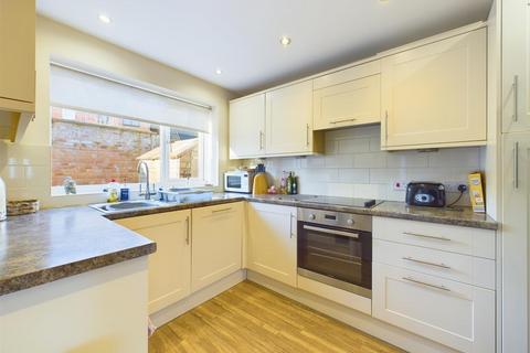 3 bedroom end of terrace house to rent, 258 Pickersleigh Road, Malvern