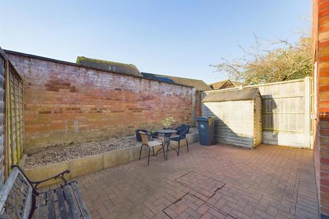 3 bedroom end of terrace house to rent, 258 Pickersleigh Road, Malvern