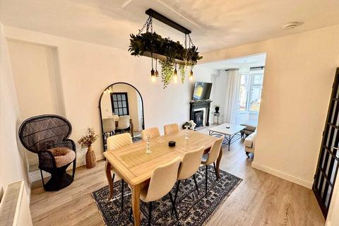 18 Berw Road, Tonypandy, CF40 2HG