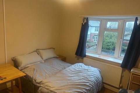 1 bedroom in a house share to rent, Malden Road, Worcester Park