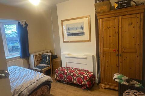 1 bedroom in a house share to rent, Malden Road, Worcester Park