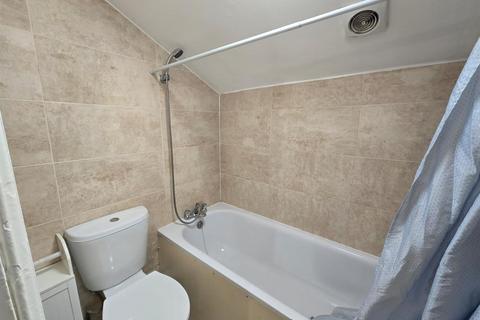 1 bedroom flat to rent, Ickburgh Road, Hackney