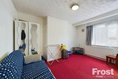 2 bedroom maisonette for sale, Elmcroft Close, Feltham, Middlesex, TW14