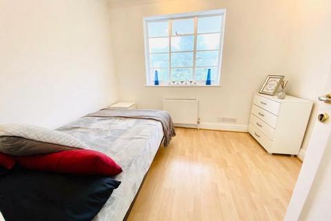 9 bedroom house share to rent, 14 Ashbourne Road, London W5