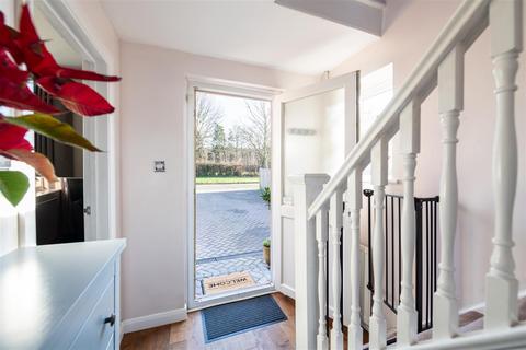 2 bedroom semi-detached house for sale, Chequers Drive, Horley