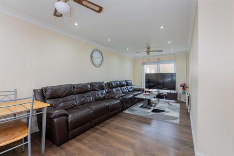 3 bedroom maisonette for sale, Wordsworth Road, Slough