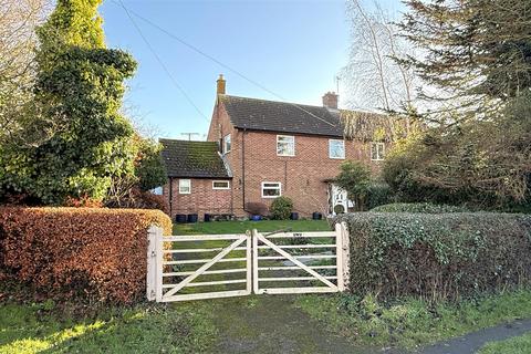 3 bedroom end of terrace house for sale, Main Street, Muston