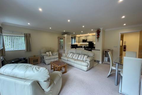 2 bedroom flat to rent, Old Bath Road, Newbury RG14