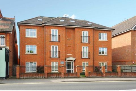 2 bedroom flat for sale, Balfour Road, Weybridge KT13