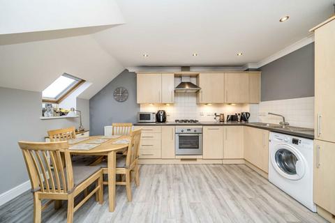 2 bedroom flat for sale, Balfour Road, Weybridge KT13