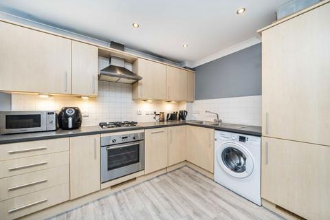 2 bedroom flat for sale, Balfour Road, Weybridge KT13