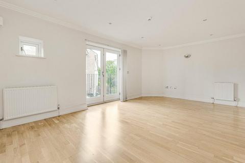 5 bedroom terraced house to rent, Tallow Road, Brentford