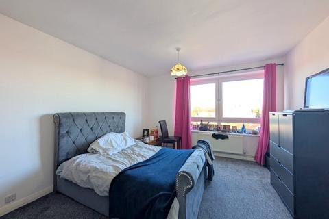 2 bedroom flat for sale, Hampton Road West, Feltham, TW13