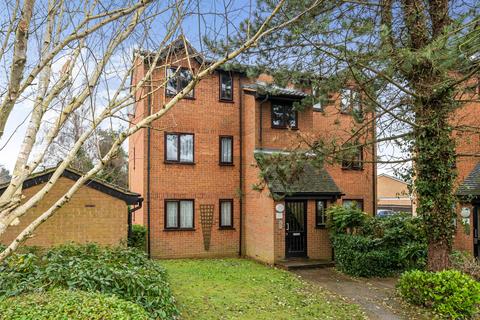 1 bedroom flat for sale, Courtlands Close, Watford WD24 5GT