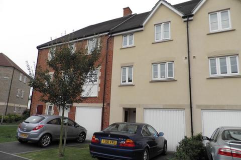 4 bedroom townhouse to rent, Tucker Close, Frome,