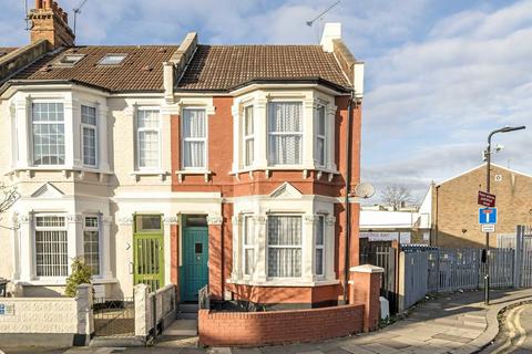 4 bedroom end of terrace house for sale, Montague Avenue, London W7