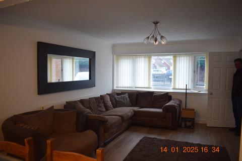 3 bedroom semi-detached house to rent, Greenway, Nuneaton CV11