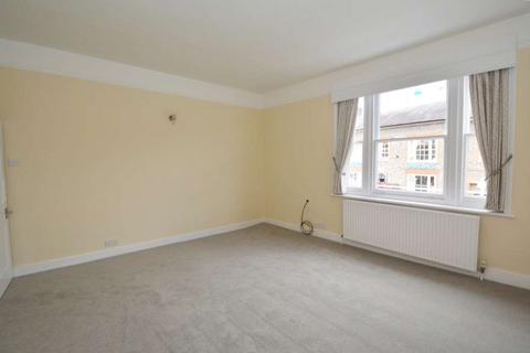 2 bedroom apartment to rent, High Street, Princes Risborough