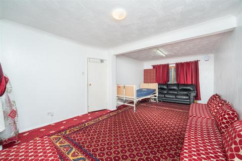 4 bedroom terraced house for sale, Waye Avenue, Hounslow TW5