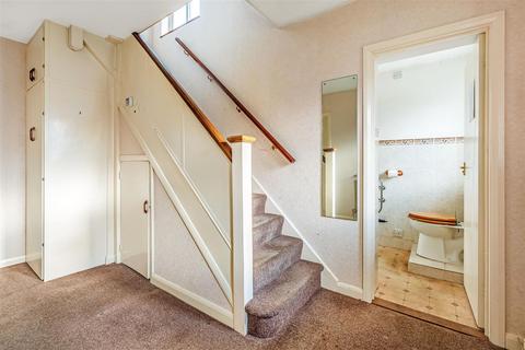 31 Petters Road, Ashtead, KT21 1NB