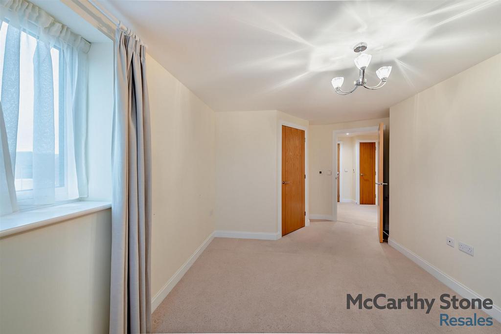 Double Bedroom:
