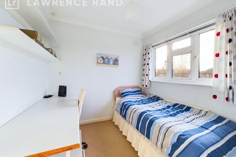 133 Queens Walk, Ruislip, HA4 0NW