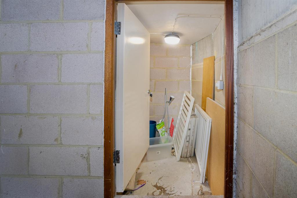 01 For Sale Parking Space Graham Road N1 www.islin