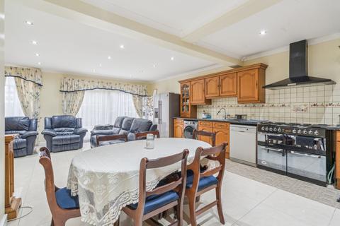 4 bedroom semi-detached house for sale, Dawlish Drive, Pinner HA5