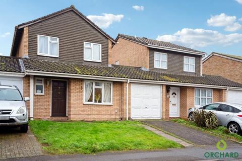 3 bedroom detached house for sale, 6, Ratcliffe Close, Uxbridge, UB8