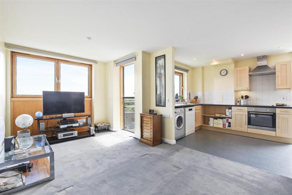 10-6c25 GCWT - 91 Donnington Court -Reception 3 -Or