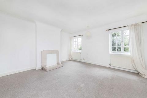 2 bedroom flat to rent, The Chine, London N10