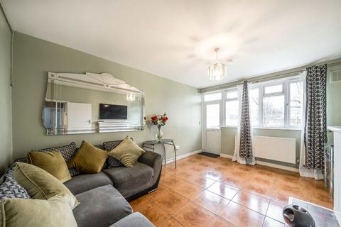 3 bedroom flat to rent, Dorset Road, London SW8