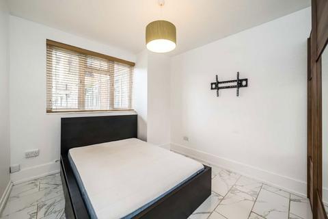 3 bedroom flat to rent, Dorset Road, London SW8