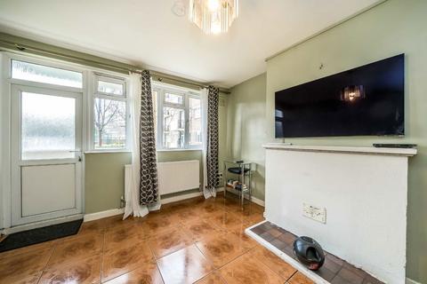 3 bedroom flat to rent, Dorset Road, London SW8